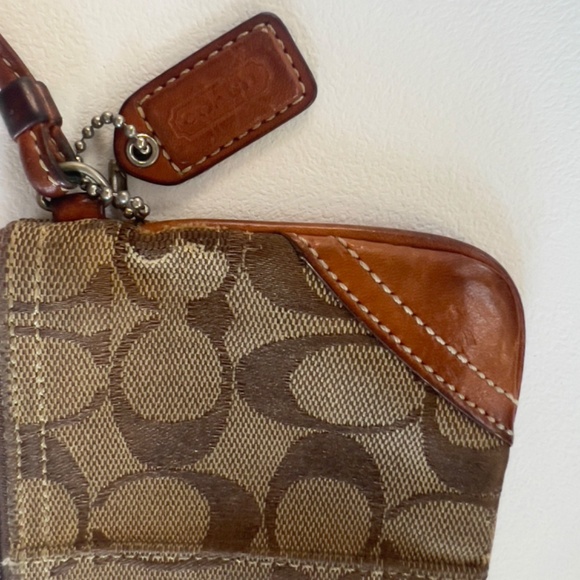 Coach Signature Jacquard Wristlet Leather Trim - Picture 2 of 10